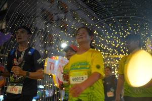 BIB: 430, 5178, 60013
                            <button type="button" onclick="openModal(21750663)" class="btn btn-primary btn-sm float-right btn-popup" data-toggle="modal" data-target=".modal-high-quality">
                        <i class="fas fa-shopping-cart"></i> Add to Cart
                    </button>
                                            <button type="button" onclick="isThisMe(21750663, true)" class="btn btn-success btn-sm float-right btn-popup btn-isme hidden" data-toggle="tooltip" data-placement="bottom" title="นี่คือรูปของคุณใช่ไหม คลิกที่นี่เพื่อเอาเข้าอัลบั้ม">
                        <i class="fas fa-plus"></i> Add to album
                    </button>
                    <button type="button" onclick="isThisMe(21750663, false)" class="btn btn-warning btn-sm float-right btn-popup btn-isnotme hidden">
                        <i class="fas fa-ban"></i> Remove from album
                    </button>